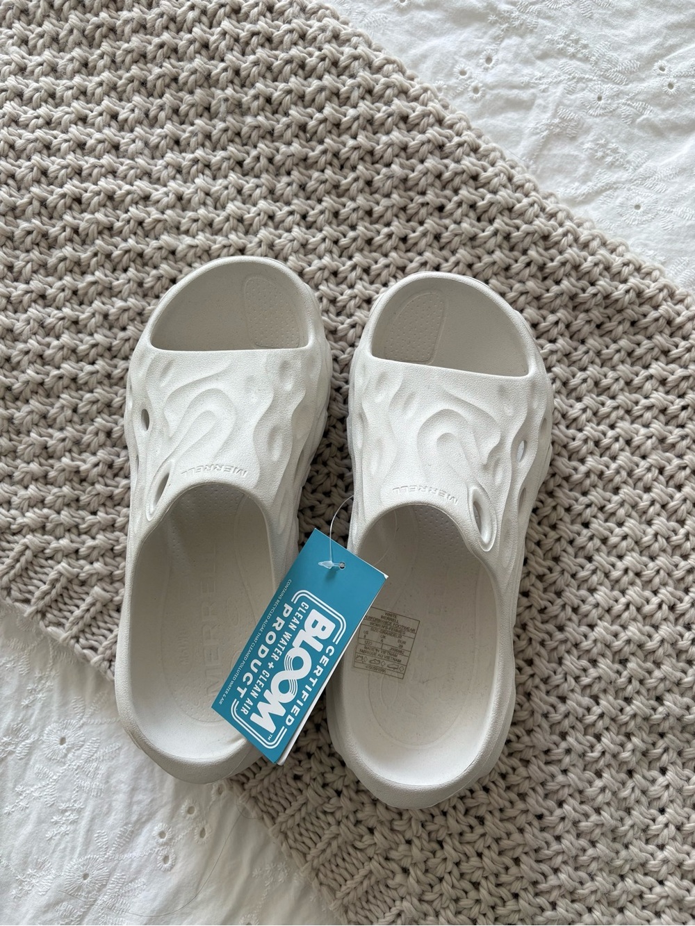 Merrell Men's/Women's White Foam Slip-On Sandals with Textured Upper
